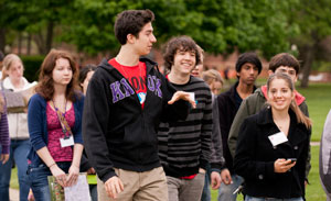A Knox Admission Student Ambassador gives a tour to prospective students.