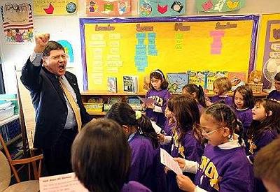 President Taylor leads second graders from Elgin, IL, in the Knox Fight Song.