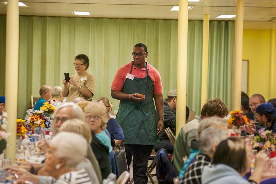 KnoxCorps Fellow Devin Compton '14, volunteering at the Knox Prairie Community Kitchen. 