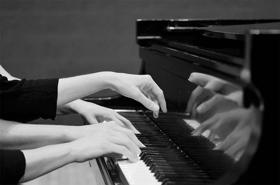 Hands at the piano