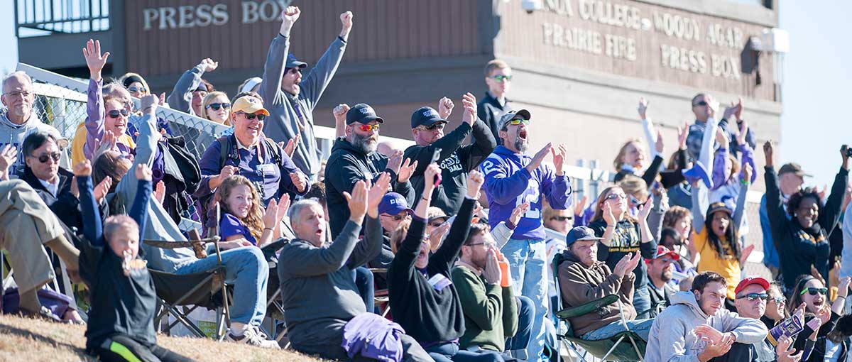Fans at the 2015 Homecoming football game at Knox College.