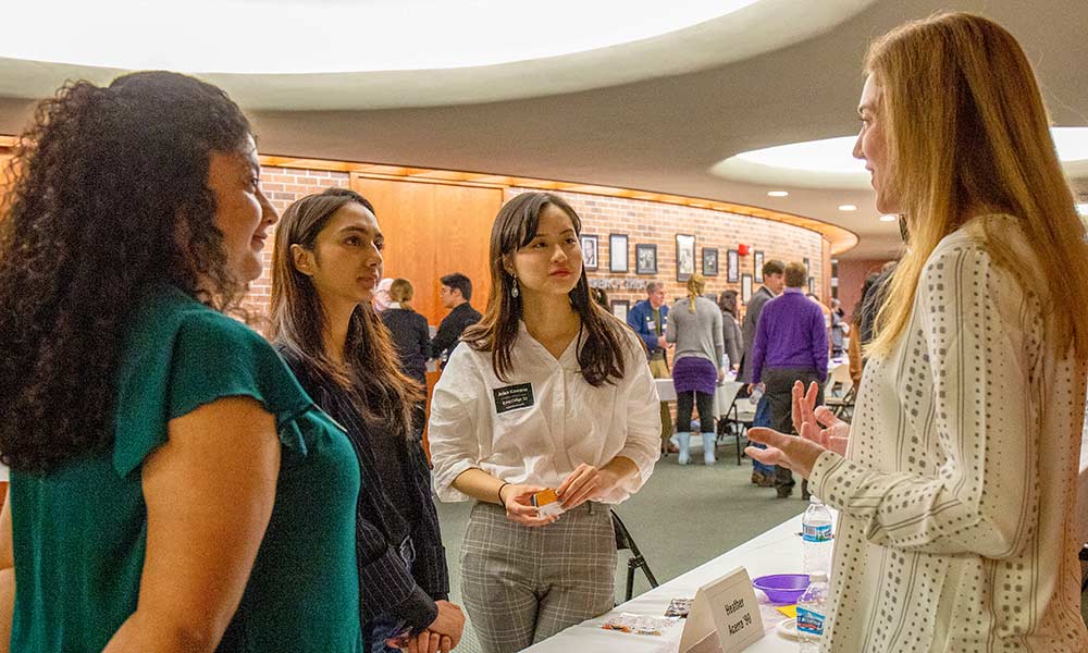 Students and Alumni Council members participate in a career networking event