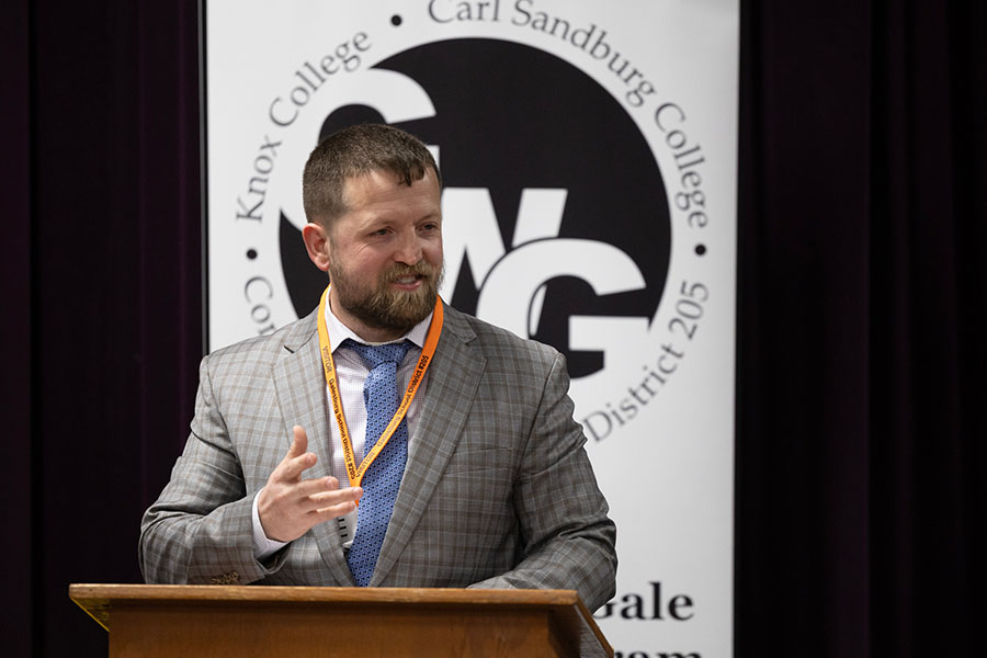 Chris Carpenter ’09 addresses the most recent inductees to the George Washington Gale Scholars Program.