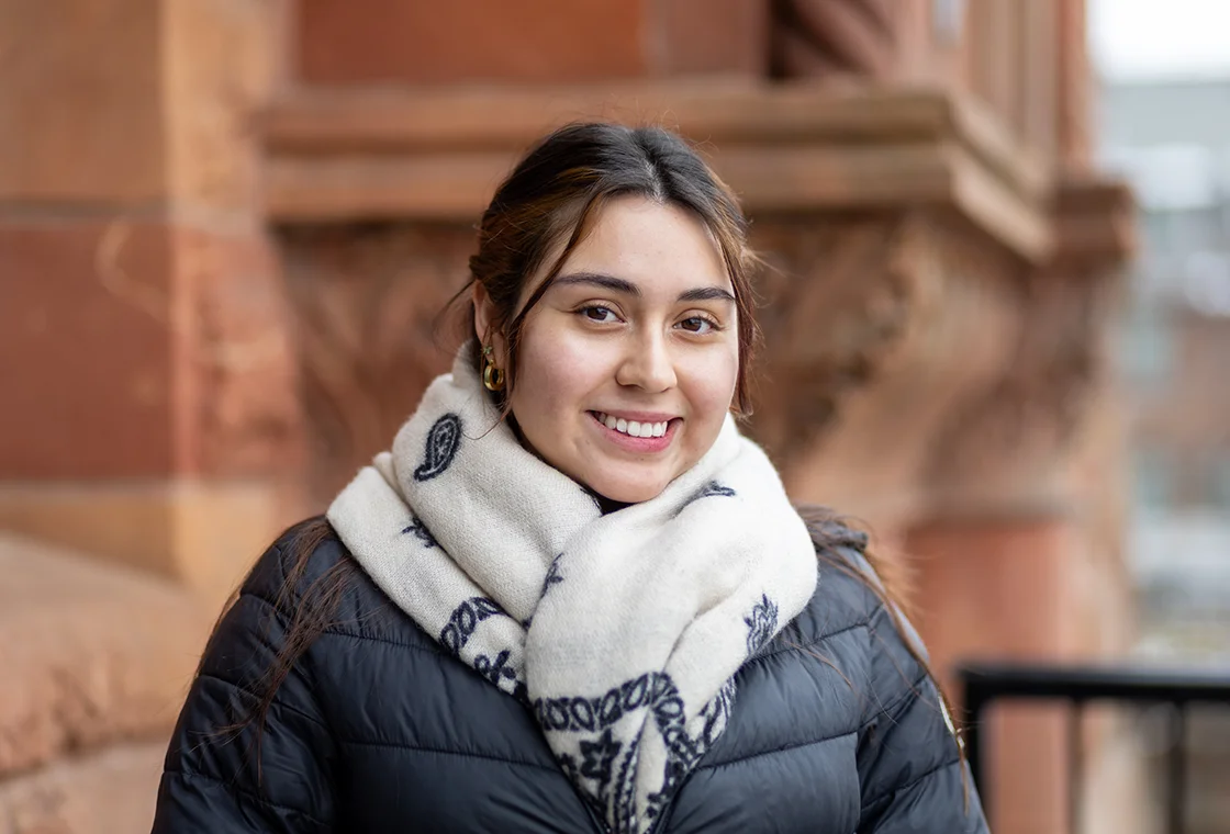 Paula Flores headshot