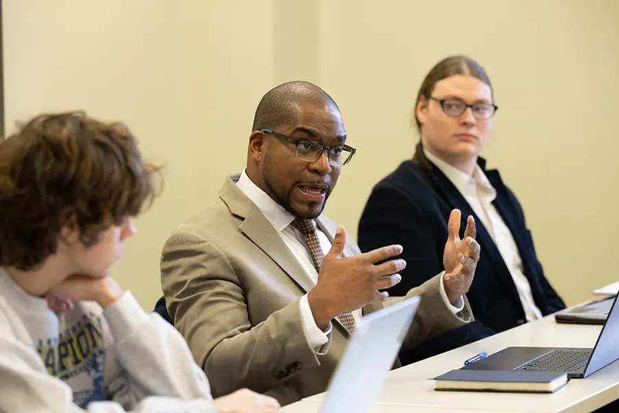 Melvin Rogers visits Associate Professor of Political Science Thomas Bell's class on American Political Thought, holding discussions with Knox students. 