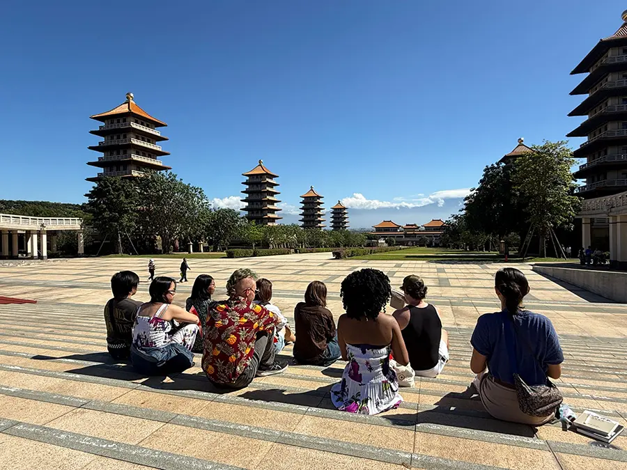 Knox students take in the sights in Taiwan.