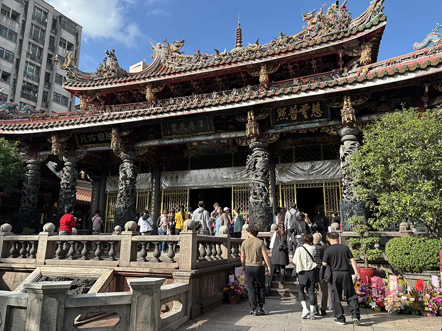 Knox students at a tempe. 