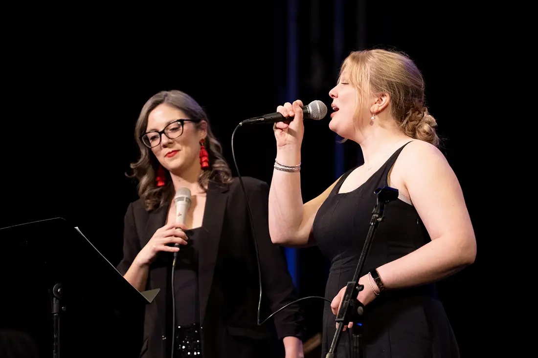 Alyssa Allgood sings with a Knox student