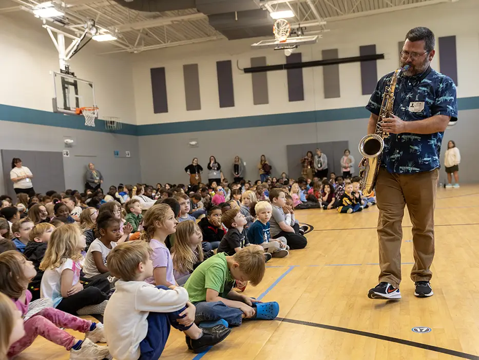 Doug Stone performs for students at King Elementary  School