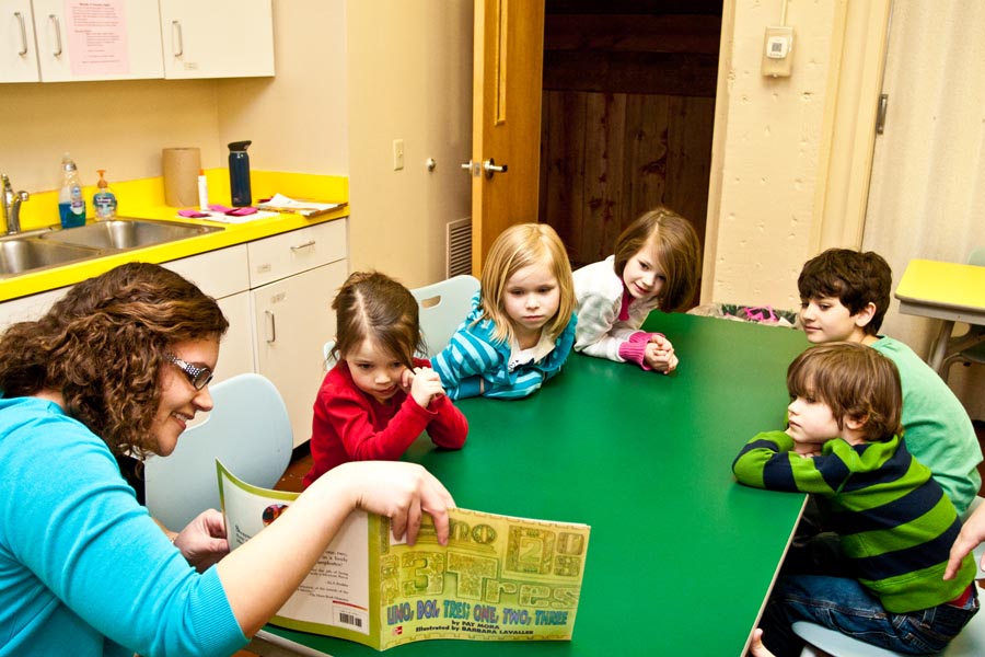 KnoxCorps fellow Juliette Campbell leads a class in Spanish for students at the Discovery Depot in Galesburg.