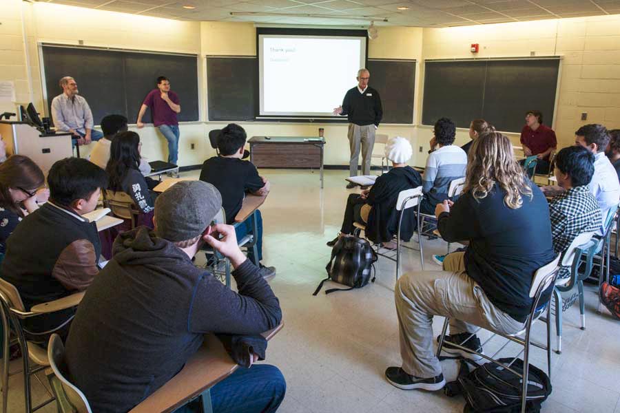 Students will collaborate in an entrepreneurial environment that blends business and computer science during Kickstart: Knox StartUp Term.