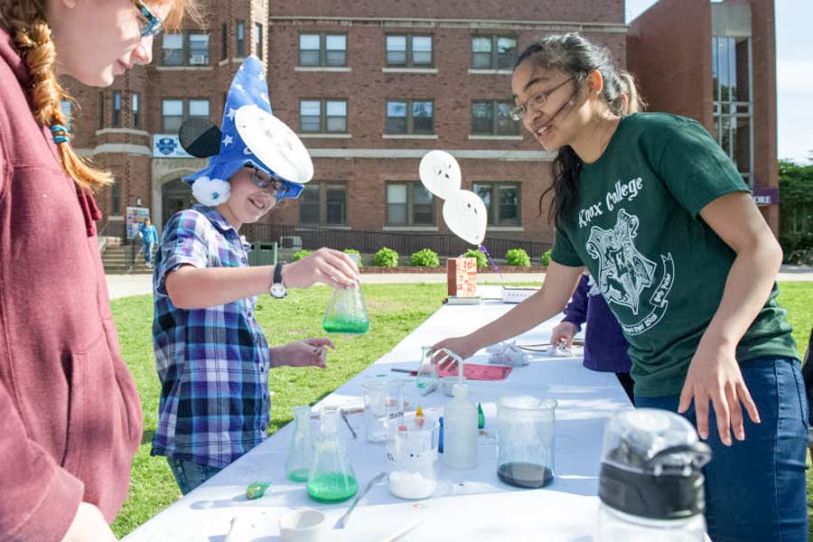Knox Chemistry Club hosts potion-making at One Magical Day of Service, a Harry Potter-themed community service event.