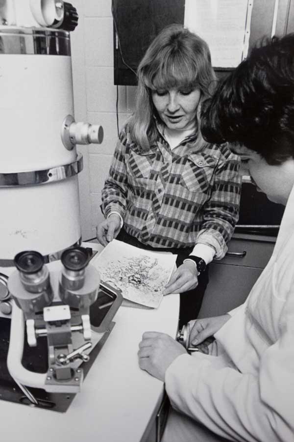 Linda Dybas and student in electron microscopy lab.
