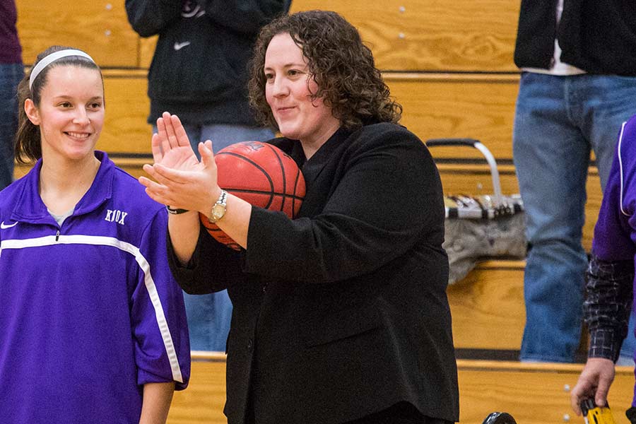 Emily Cline coaches a Knox women's basketball game.