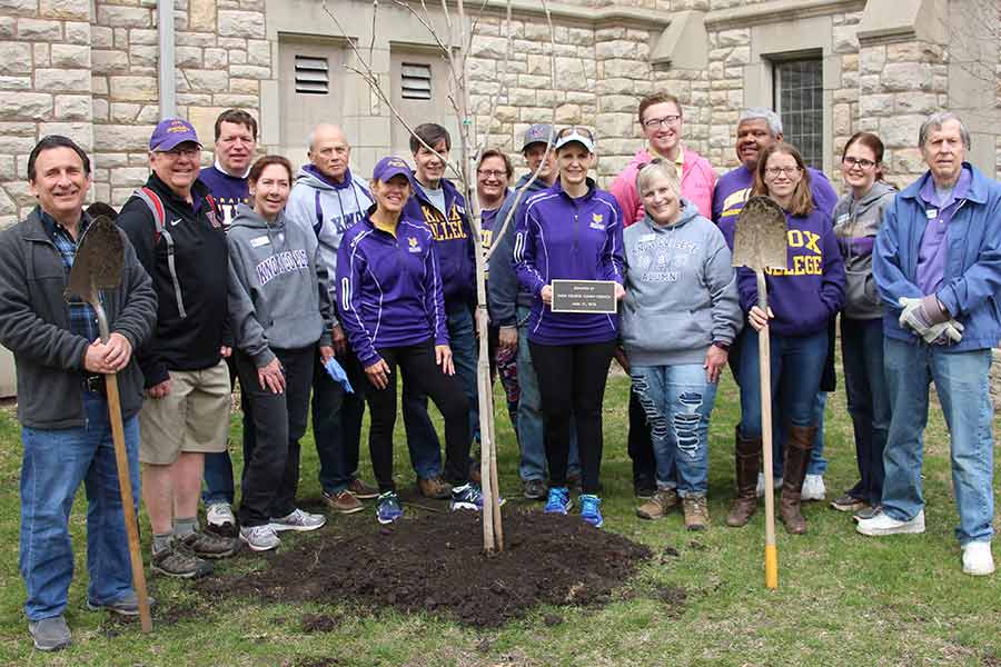 The Knox Alumni Council plants a tree for Earth Month.
