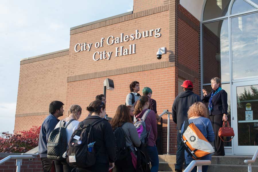 Knox College students head to City Hall to vote in 2016