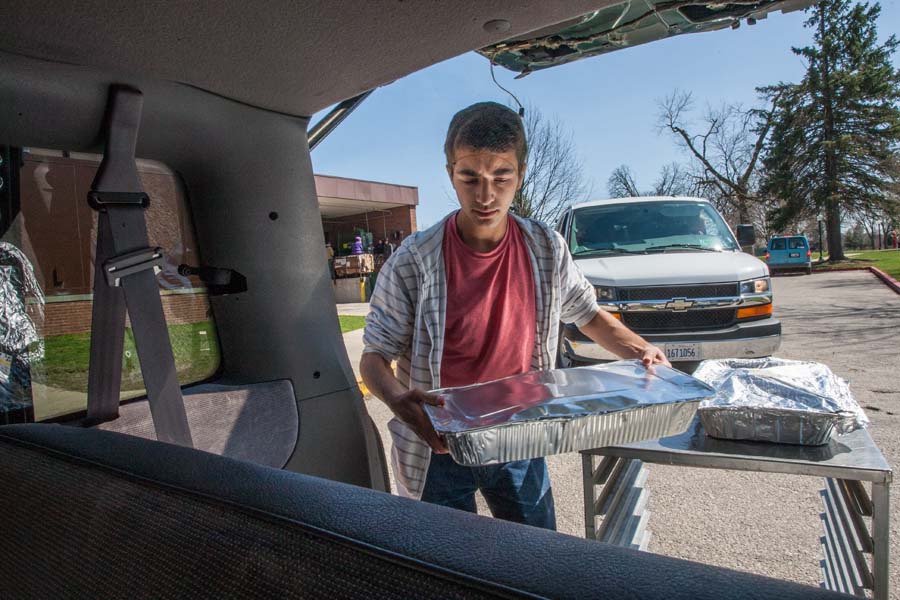 Knox College students in Food Recovery Network collecting surplus food for delivery to charities.