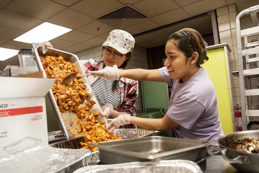 Students in the Food Recovery Network at Knox