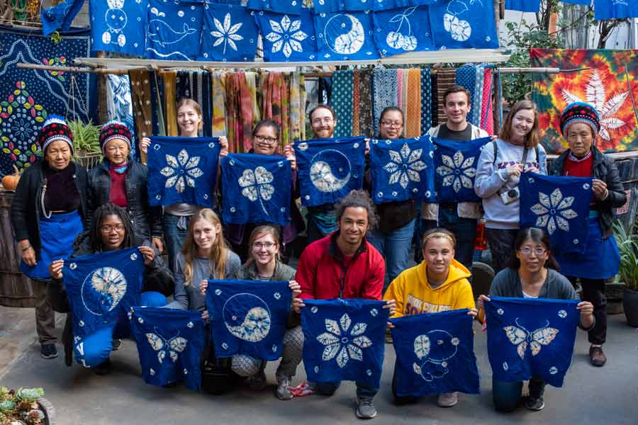 Building on what they learned in a fall term course, a dozen students deeply explored southern China during a winter break trip.