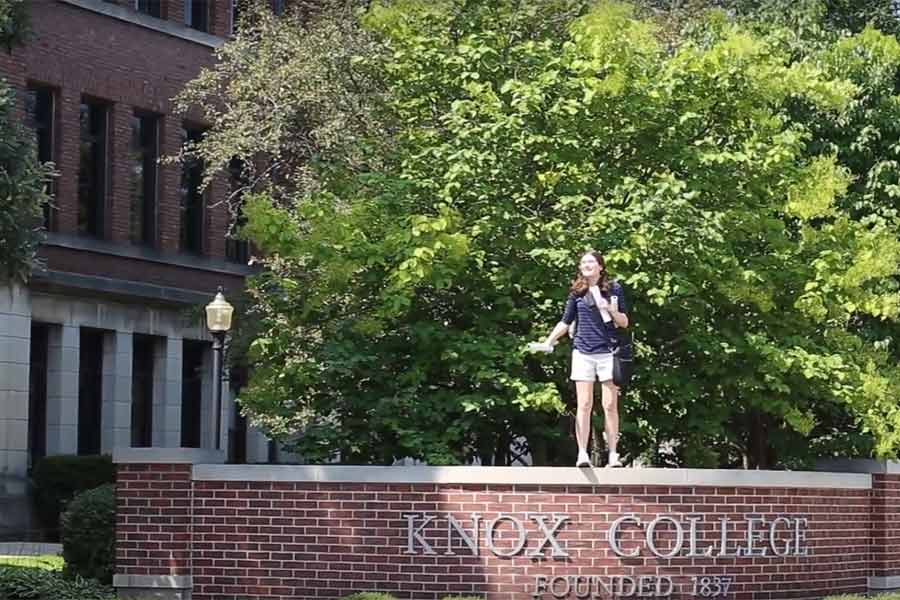 Student announces Knox College's new business major