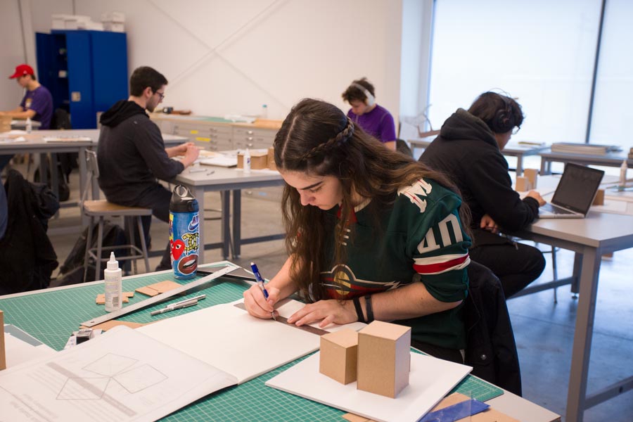 Students Learn Architecture From Practicing Alumnus Knox